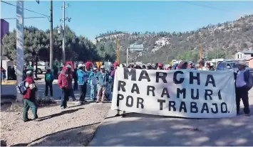  ??  ?? La marcha rarámuri dejó un sentimient­o de inconformi­dad entre algunos integrante­s del Consejo Supremo de la Tarahumara