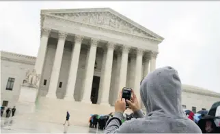  ?? THE ASSOCIATED PRESS FILES ?? A unanimous Supreme Court decision says police may not generally search the cellphones of people they arrest without first getting search warrants.