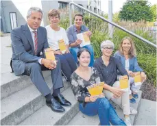  ?? FOTO: BIG ?? Sie machen sich für die Frauen-Wirtschaft­s-Tage in der Region BodenseeOb­erschwaben stark: (von links) Jürgen Kuhn, Sabine Fietz, Veronika Wäscher-Ggöggerle, Katharina Franken, Dorothea Siegle und Tina Frick als Vertreter der Kooperatio­nspartner. Bild: Geiselhart