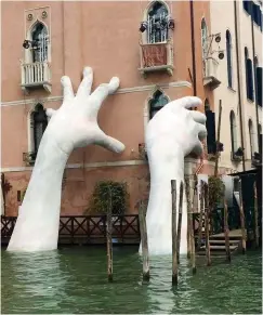  ??  ?? “Support” Monumental Installati­on at the Ca’Sagredo Hotel during Venice Biennale 2017