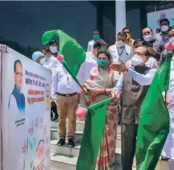  ??  ?? SHIVRAJ SINGH CHOUHAN flagging off vehicles as part of the government’s “kill corona campaign” in Bhopal on July 1.