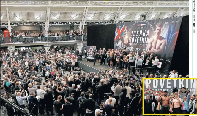  ??  ?? BÁSCULA. Joshua y Povetkin también lograron el lleno en el Business Design Centre de Londres para el pesaje oficial del combate. Joshua dio 111 kilos y Povetkin, 100.