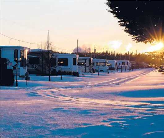  ?? NASUNA STUART-ULIN/THE NEW YORK TIMES PHOTOS ?? Dawn sunlight glints off a frigid blanket of snow at Domaine de la Florida, in Quebec province’s Saint-Ambroise, Canada.