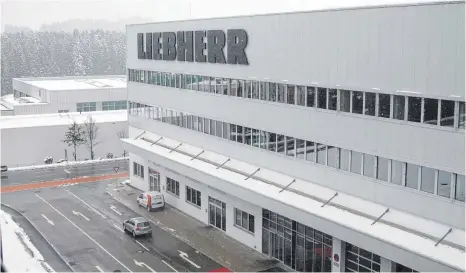  ?? FOTO: DAVID SPECHT ?? In den vergangene­n Jahren hat Liebherr seinen Standort in Lindenberg erheblich ausgebaut.