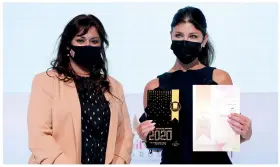  ??  ?? Most Admired Retailer of the Year – Fashion & Lifstyle Justina Eitzinger (presenter) with Mireille Sarkis