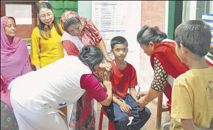  ?? SANCHITA SHARMA/HT PHOTO ?? Nassir Hussain, 12, gets vaccinated against measles and rubella on May 12 at a primary health centre in Kwakta, Bishnupur district. The vaccinatio­n drive had to be extended in Manipur because of high refusals among Muslims following fake news that the...