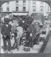  ??  ?? These two images show a fair day in Kanturk in 1903, photograph­ed by ‘Underwood & Underwood’ and preserved in the US Library of Congress website.