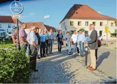  ?? Foto: Gerlinde Drexler ?? Gegen einen Poller entschied sich der Gemeindera­t auf Höhe des Kirchvorpl­atzes in Kühbach. Damit Lastwagen dort nicht mehr parken, soll das Halteverbo­t an der Aich acher Straße verlängert werden.