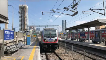  ?? (Israel Railways) ?? AN ELECTRIC TRAIN arrives at Tel Aviv’s Hahagana railway station on Friday.