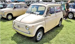  ??  ?? Una rareza, el pequeño Fiat camioneta.