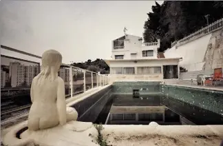  ?? (Photos Frantz Bouton) ?? Cette imposante villa en bas de la colline de Gairaut, à Nice nord, a bien des fois déjà défrayé la chronique judiciaire.