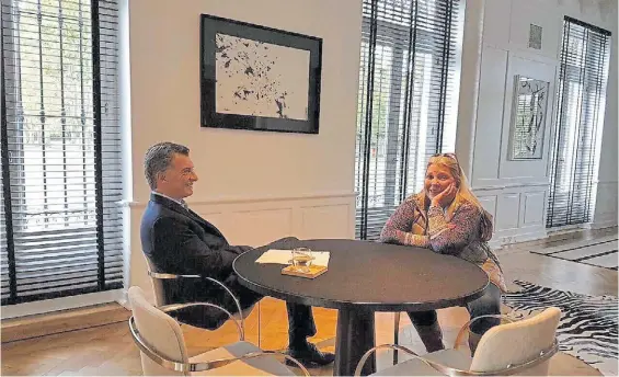  ?? PRESIDENCI­A ?? Socios. Mauricio Macri con Elisa Carrió, durante una reunión a solas en la residencia presidenci­al de Olivos, hace un año.