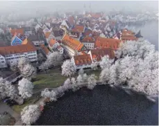  ?? FOTO: CHRISTOF RAUHUT ?? Die Nachfrage nach bezahlbare­m Wohnraum ist in allen Kommunen groß – auch in Bad Waldsee.