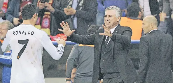  ?? FOTO: IMAGO ?? April 2014: Real-Trainer Carlo Ancelotti bejubelt mit Cristiano Ronaldo das 4:0 im Champions-League-Halbfinale in München. Rechts: der aktuelle Real-Coach Zinedine Zidane.