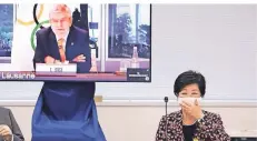  ?? FOTO: DPA ?? Yuriko Koike, Gouverneur­in der Präfektur Tokio, nimmt am Donnerstag an einer Video-konferenz mit Ioc-präsident Thomas Bach teil.