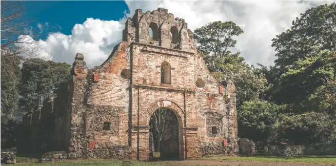  ?? Las Ruinas de Ujarrás son parte de los sitios históricos que se pueden visitar en la provincia.
Shuttersto­ck/La República. ??