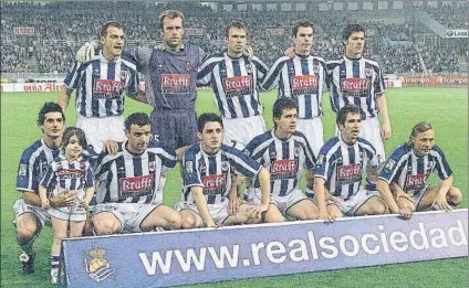  ??  ?? Último ‘once’ líder de la Real en 2003: Kovacevic, Westerveld, Kvarme, Boris, Alonso, Jauregi, De Pedro, Nihat, Aranburu, Rekarte y Karpin