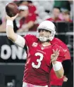  ?? AP ?? Arizona’s Carson Palmer left Monday’s game against the New York Jets with an injury.