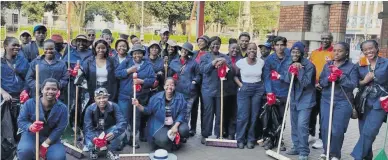  ?? ?? Hugo’s Panel Shop and Msunduzi Community Services joined hands to clean the