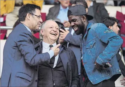  ?? FOTO: OL ?? Josep Maria Bartomeu, Jean-Michel Aulas y Samuel Umtiti ríen Los dos presidente­s mantienen un gran relación