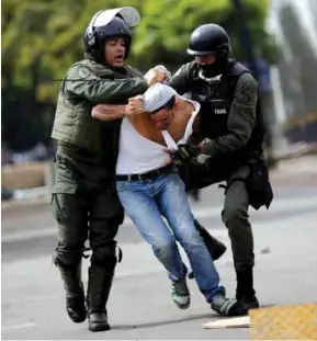  ?? (EFE) ?? TENSIÓN. Las detencione­s siguen aumentando en el país.