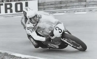  ?? ?? Cal Rayborn, at Brands Hatch, and that’s Peter Williams behind him