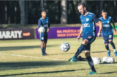  ?? Ricardo Chicarelli ?? “Os próximos cinco ou seis jogos é que vão definir o que o Londrina quer na competição”, afirma Thiago Ribeiro