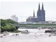  ?? FOTO: DPA ?? Zwei Wahrzeiche­n von Köln: Dom und Rhein.