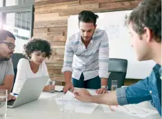  ??  ?? Los jóvenes tienen aspiracion­es emprendedo­ras. El tercer motivador para ahorrar es la apertura de un negocio, según el análisis de la Consar.