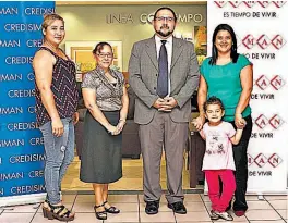  ??  ?? Premio. Almacenes Simán hizo la entrega de los viajes a Panamá a los ganadores de la promoción de junio de Credisimán.