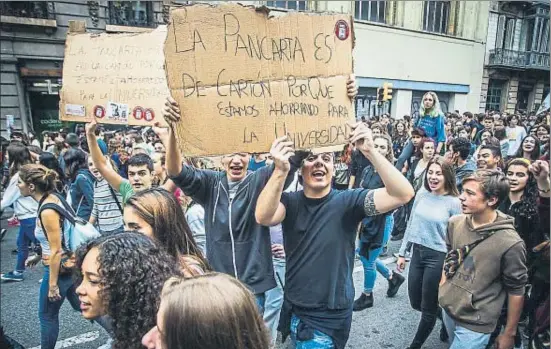  ?? LLIBERT TEIXIDÓ ?? Milers de joves van protestar el 26 d’octubre passat en contra de les revàlides