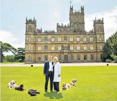  ??  ?? The pack: Lord and Lady Carnarvon outside Highclere Castle with Bella (far left)
