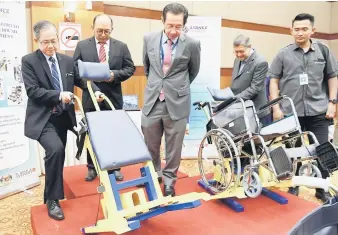  ??  ?? Dr Lee (left) launches ‘1Stance Wheel’ in Putrajaya. — Bernama photo