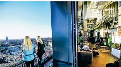  ?? FOTO: ANDREAS BRETZ ?? So schweift der
Blick von der Terrasse der Bar im 17. Stock des Hotels 25hours „Das Tour“in der Nähe des Wehrhahns in die
Weite.