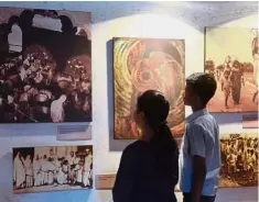  ??  ?? Tragic history: Young visitors looking at photograph­s of incidents during the IndiaPakis­tan split at the Partition Museum in Amritsar. — AFP