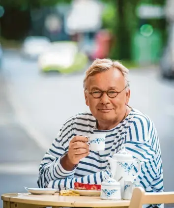  ?? Foto: Manfred Esser ?? Montagmorg­en und die Probleme fangen an? Dann läuft etwas falsch im Leben, sagt Bernd Stelter. Interessan­t für Sie als Kabarettis­t wird es doch erst, wenn die Menschen anfangen, über sich zu lachen?