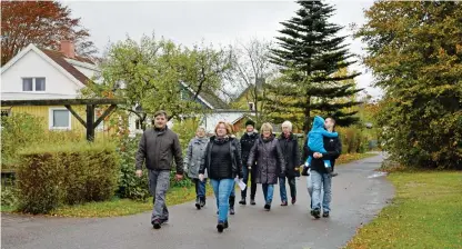  ?? Bild: ANNA-KARIN FORSBERG ?? ÖVERKLAGAR. Flera grannar har reagerat på att den väg som leder fram till den planerade förskolan är så smal att bilar inte kan mötas.