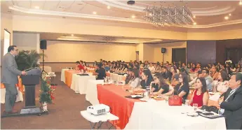  ?? FOTO: JORGE GONZALES. ?? PONENCIA. Más de 100 personas asistieron al primer día de charlas del congreso.