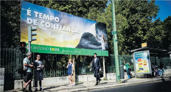  ??  ?? Este cartaz foi a gota de água na indignação dos dirigentes do PS com a propaganda do partido