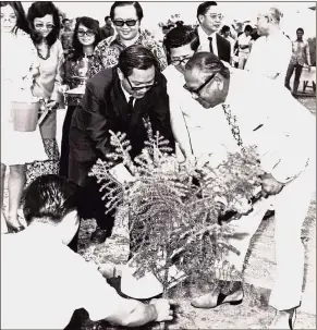  ??  ?? In August 1973, first prime minister Tunku Abdul Rahman Putra Al-Haj (white suit) officiated the ground-breaking ceremony for the TAR College campus in Setapak.