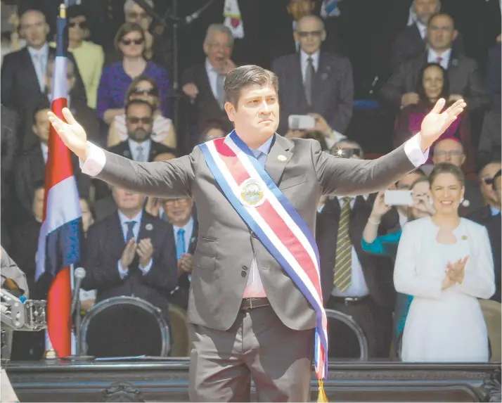  ??  ?? El principal reto que tiene Carlos Alvarado, presidente de la República es resolver el problema fiscal y para ello, negocia una propuesta fiscal en el Congreso. Gerson Vargas/La República