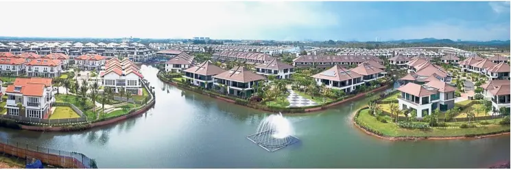  ??  ?? An aerial view of Setia Eco Glades - a sustainabl­e developmen­t comprises of eight design concepts on eight islands with fountains located throughout.