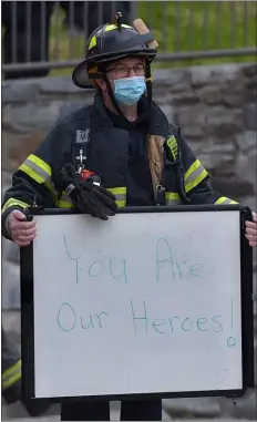  ?? PETE BANNAN - MEDIANEWS GROUP ?? “You Are Our Heroes!” said the sign from this firefighte­r to workers at Delaware County Memorial Hospital in Drexel Hill.