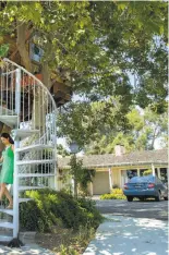  ?? Photos by Santiago Mejia / The Chronicle ?? and descending the stairs, above, of the tree band and two children. Left, from top: Sandhu’s se; her children’s bedroom on the second floor.