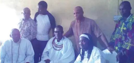  ??  ?? The Ihama N' Igun with his relations who returned from Delta State