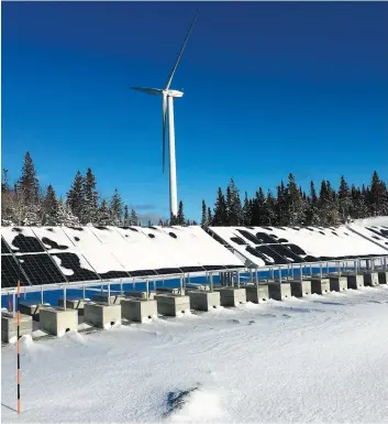  ?? PHOTO COURTOISIE, TECHNO-CENTRE ÉOLIEN ?? La centrale solaire à Gaspé mise en service il y a quelques semaines permettra de mener des recherches pour connaître quel serait le système le plus efficace pour certaines communauté­s nordiques.