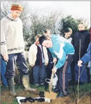  ?? ?? Jim Callanan helping Danny Relihan plant a tree at Ballygown National School in 2003.