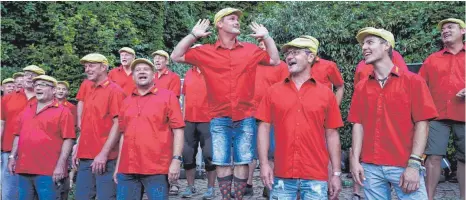  ?? FOTO: HANS-BERND SICK ?? Die Gruppe Bräschdlen­g sorgte im Stadtgarte­n in Biberach für gute Stimmung beim Publikum.