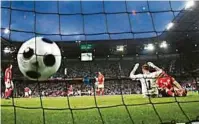  ?? AP/SUPER ?? Premiere. Das erste EM-Tor im Wörthersee-Stadion erzielte Lukas Podolski. Er traf am 8. Juni 2008 um 21.05 Uhr zum 1:0 für Deutschlan­d gegen Polen. Das Team von Joachim Löw gewann mit 2:0.