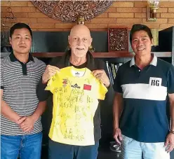 ??  ?? Chinese Rugby Football Associatio­n Chairman Chen Ying Biao, left, and Chinese Women’s Sevens team coach Wang Zheng, present George Simpkin with a jersey in January, signed by the women’s team which was to compete at the Tokyo Olympics.